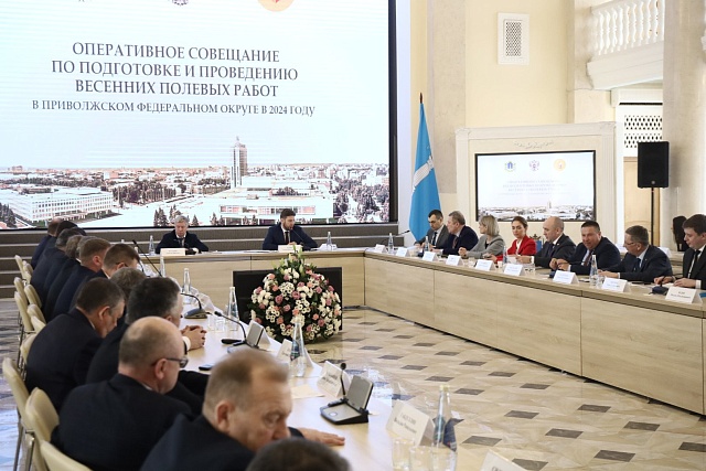 Роман Калентьев доложил о проведении весенних полевых работ в Пензенской области в 2024 году на оперативном совещании с Минсельхозом России